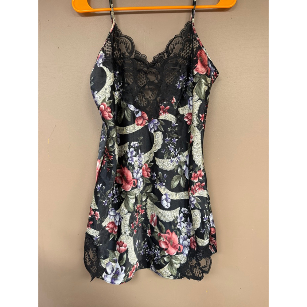 Women's Vintage 1990s/early 2000s Victoria's Secret Black Floral Chemise M